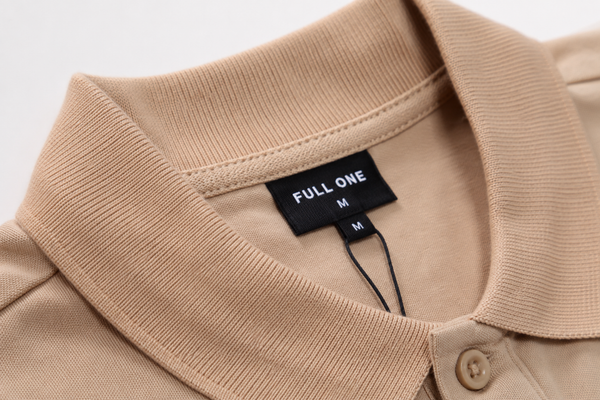 Polo Masculina con Corte en Delantero Color Caqui